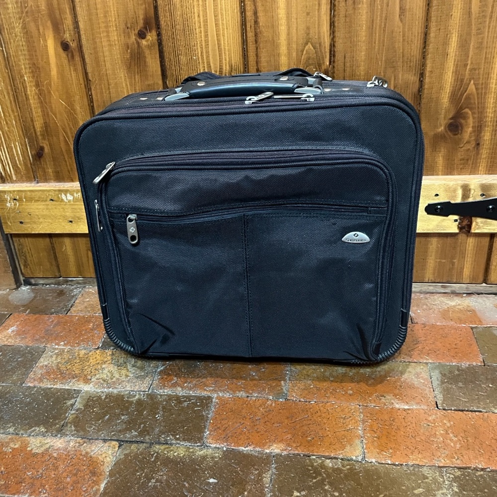 Samsonite pullman 17” X 17” X 8” padded laptop and business travel bag black